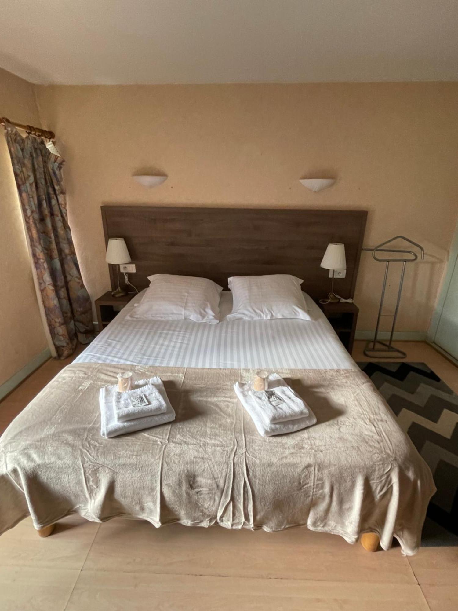 סמור-אן-אוסווה Hotel Du Commerce מראה חיצוני תמונה